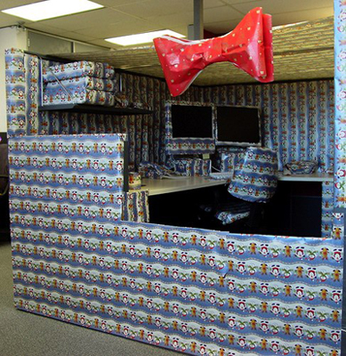 funny-office-cubicle-prank-christmas-wrapping-paper-photo